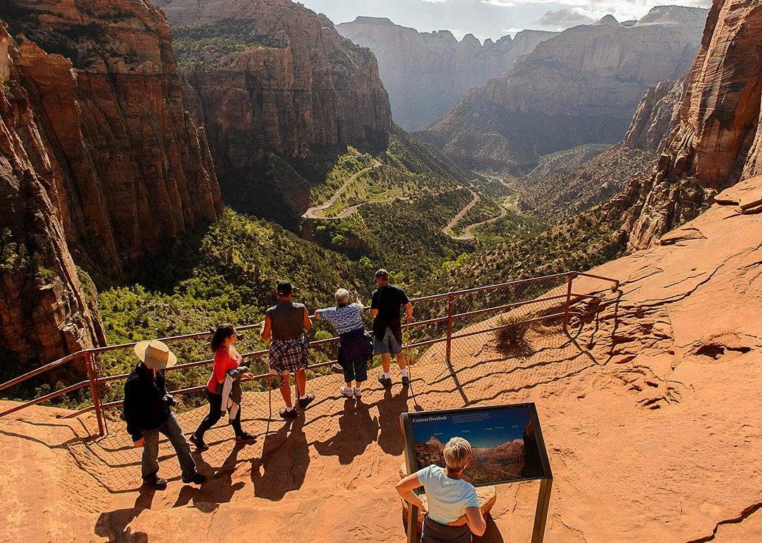 Toddler friendly hikes Utah canyon overlook with red rock views
