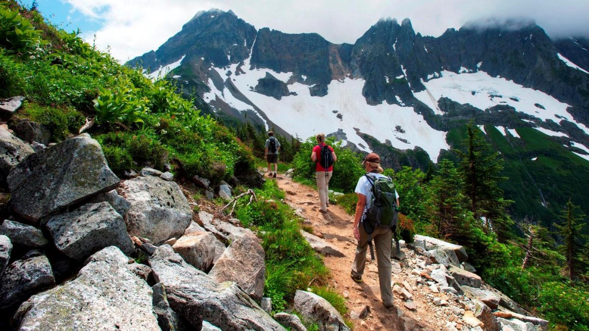 Cascade Pass alpine mountains