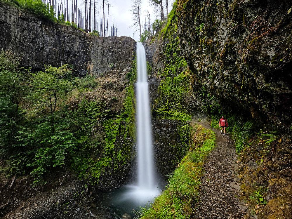 Eagle Creek Trail waterfall canyon hike