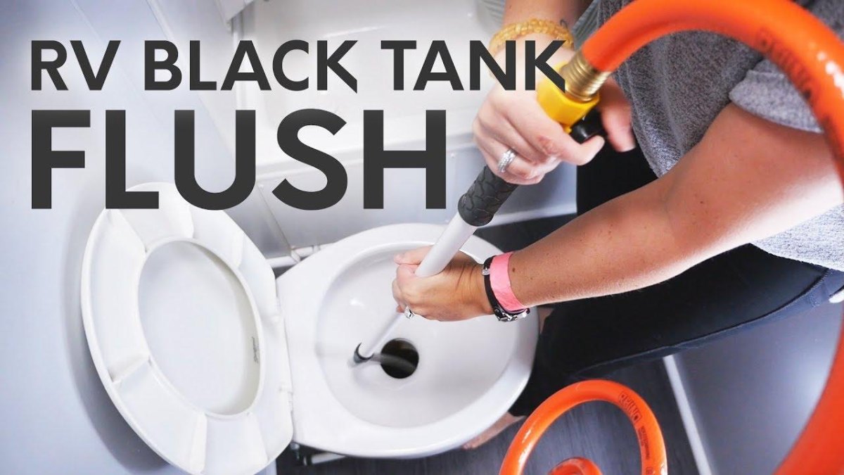 RV holding tank cleaning maintenance