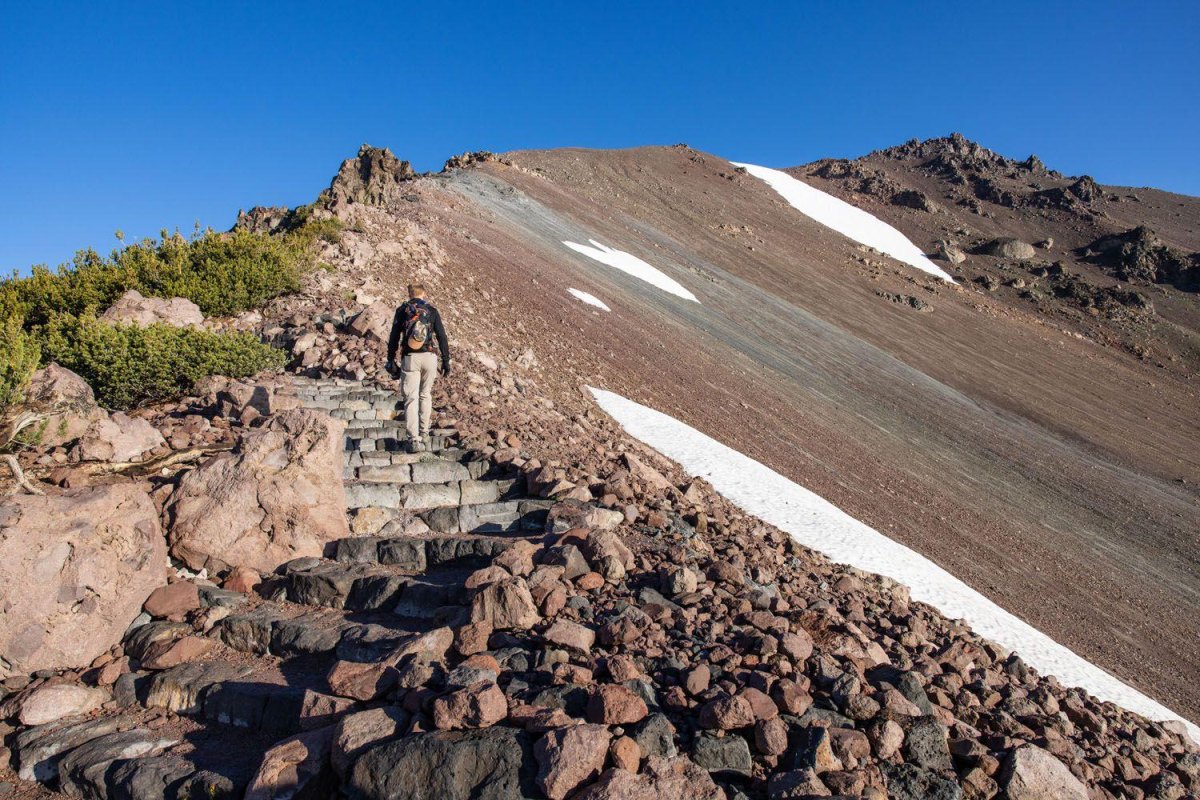 Lassen Peak volcanic trail