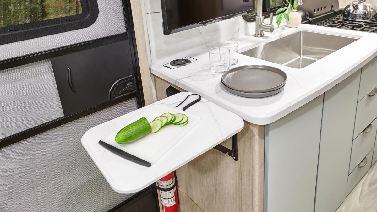 RV Cooking Tips for Small Kitchen Spaces on the Road