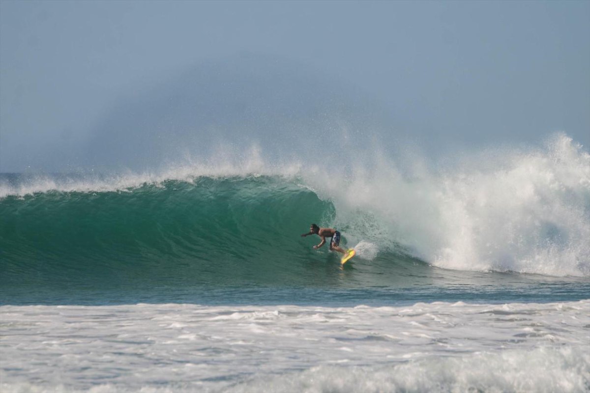 Playa Avellanas surfing beach