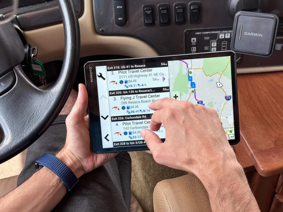 RV traveler using offline GPS maps