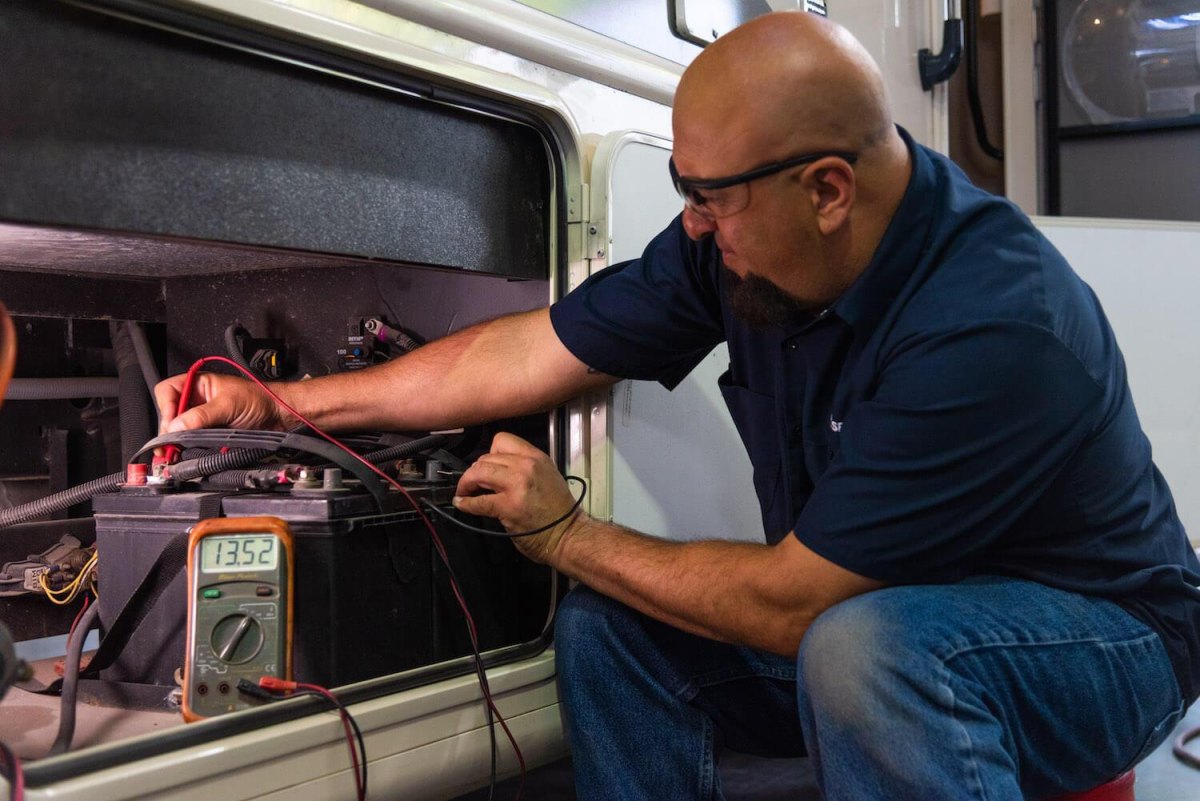 RV battery electrical system inspection