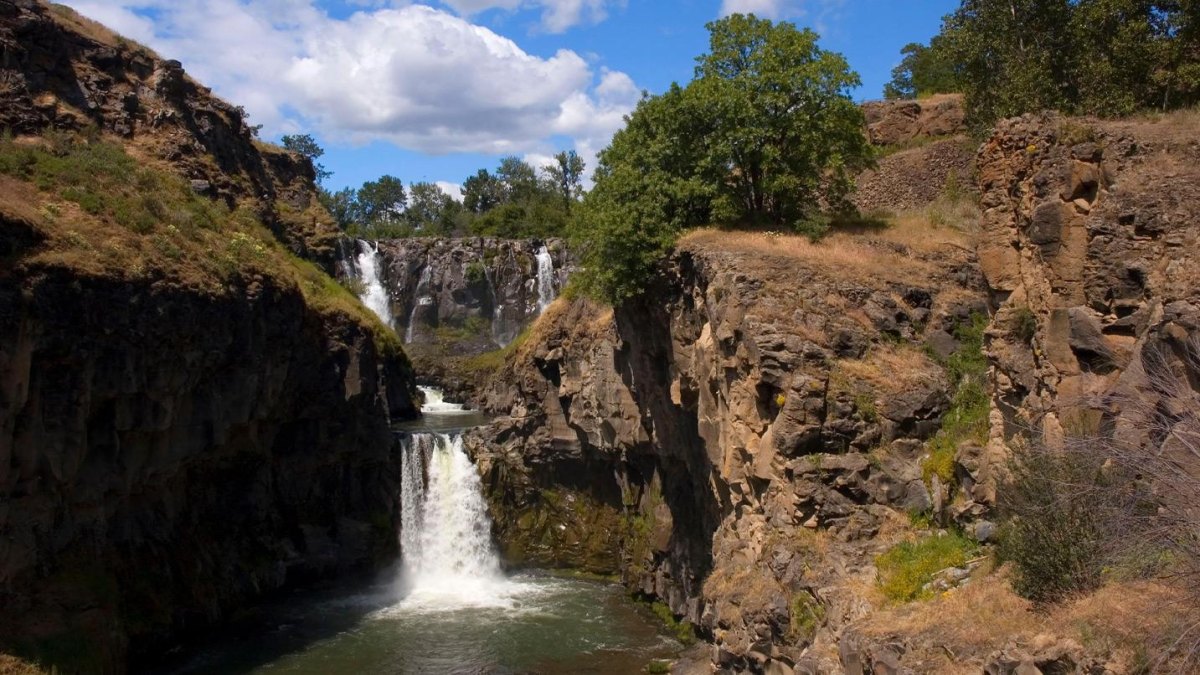 White River Falls Oregon desert